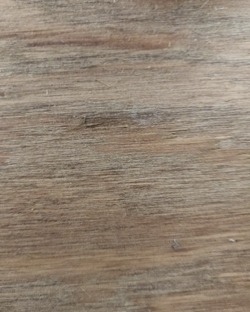 Quarter-sawn oak, the straight ray-fleck grain running the length of the board.
